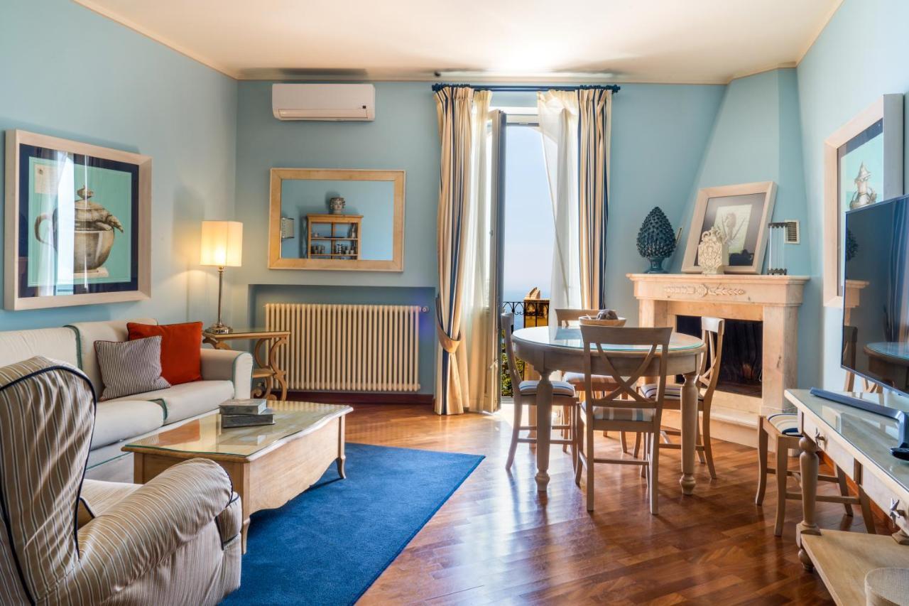 Carlotta Hotel