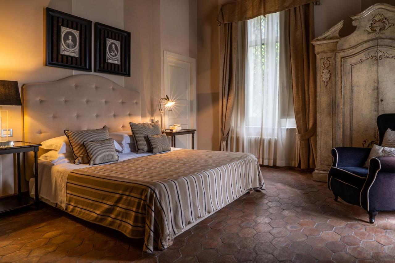 Carlotta 4*